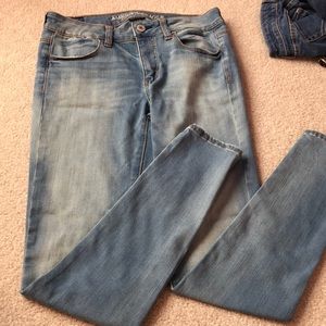 Light wash American Eagle jeggings